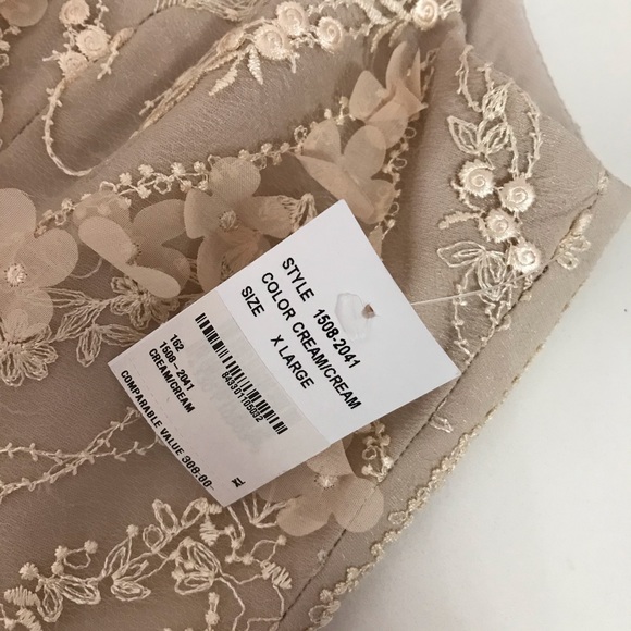 Dress the Population Chelsea Lace A-Line Gown - Picture 5 of 8